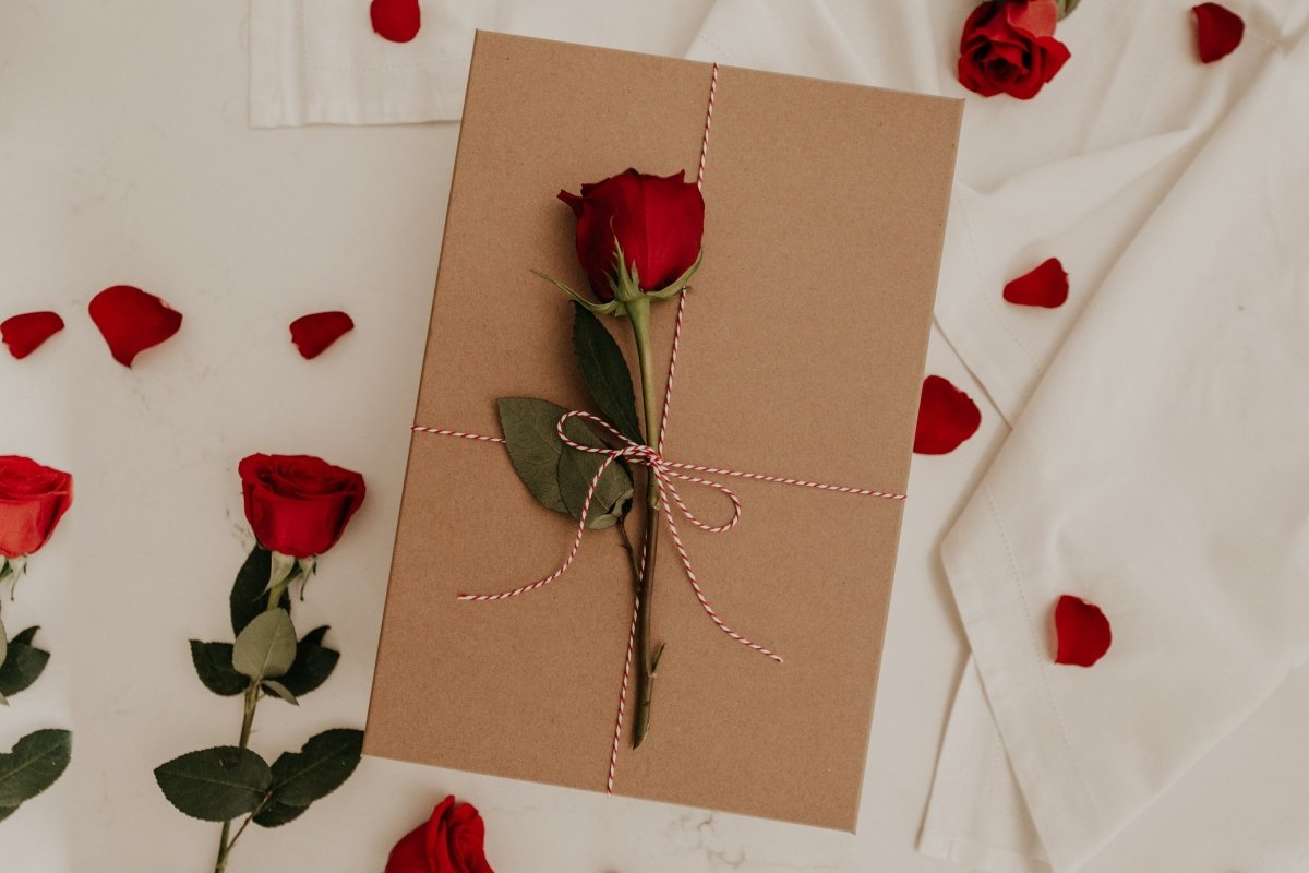 14 Romantic Couple Gifts for Valentine's Day - CoupleGifts.com