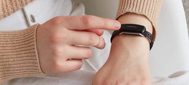 Long-Distance Touch Bracelets - Stay Connected! - CoupleGifts.com
