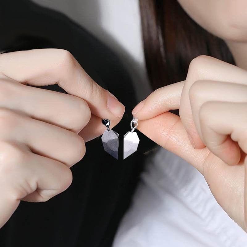 Engravable Cute Magnetic Hearts Couple Necklaces Set